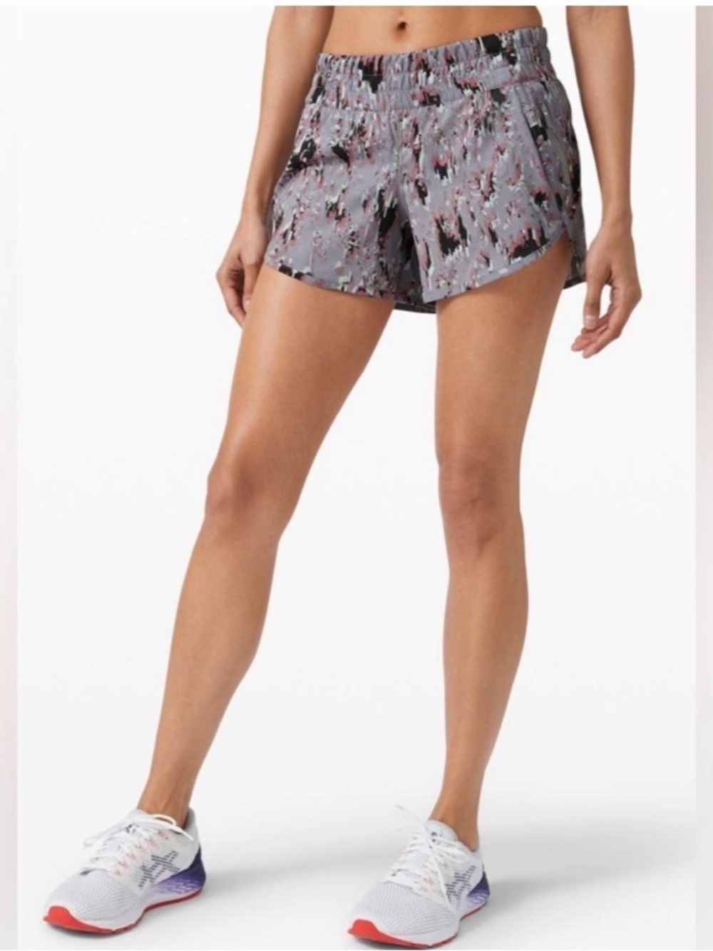 Lululemon x Peloton Tracker V-4 Shorts In The Floral Flux Multiway/ Raceway SZ 4